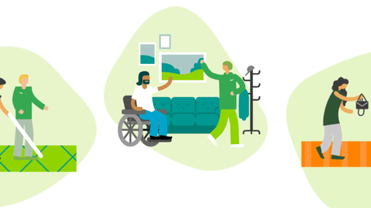 Ohjaaja kävelee sokean rinnalla. Pyörätuolissa istuva asiakas heiluttaa ohjaajalle. Ohjaaja ojentaa asiakkaalle laukun.