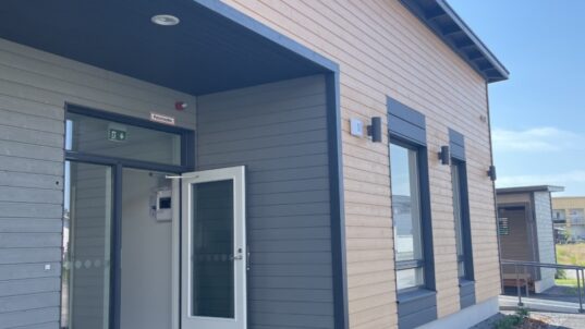 Karjarannan sisäänkäynti.